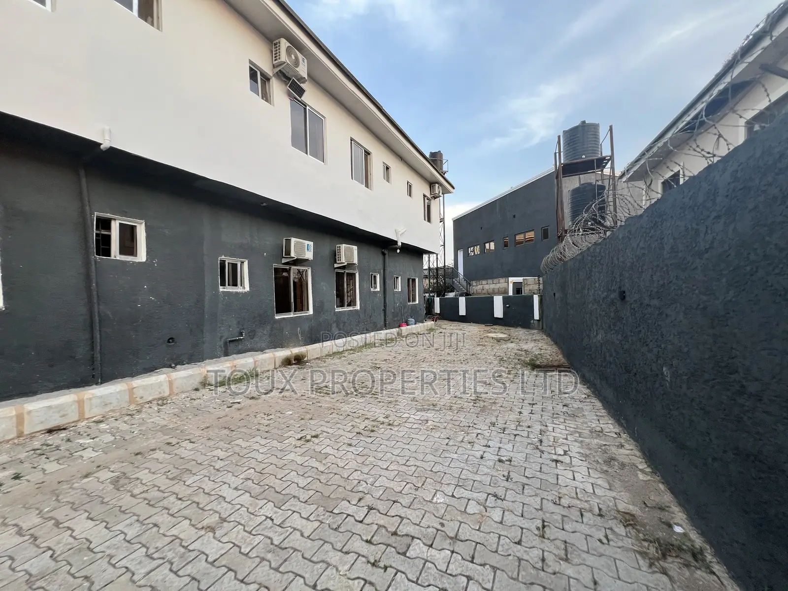 20bdrm House in Zone 4 / Wuse for sale in Zone 4 / Wuse