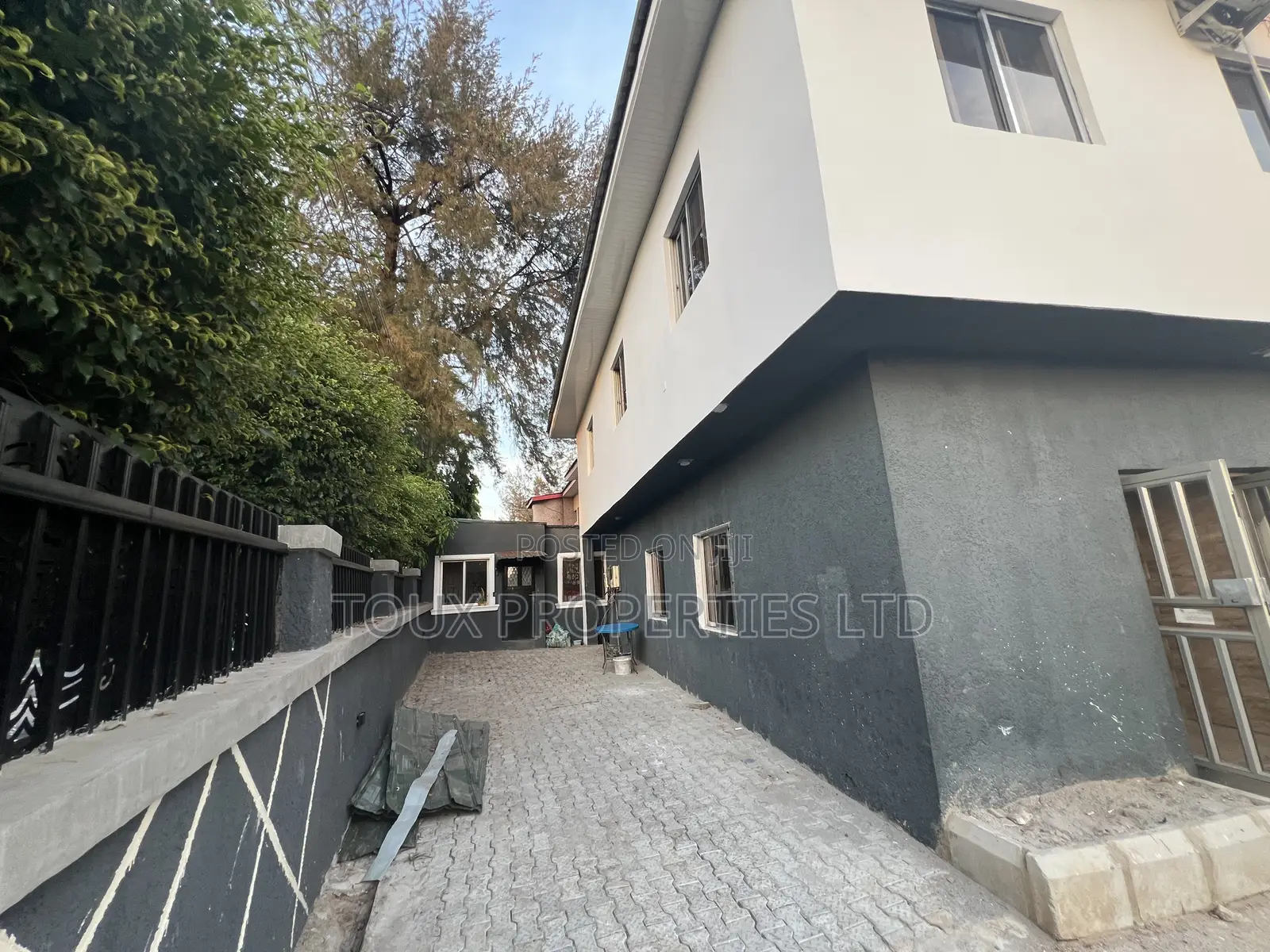 20bdrm House in Zone 4 / Wuse for sale in Zone 4 / Wuse