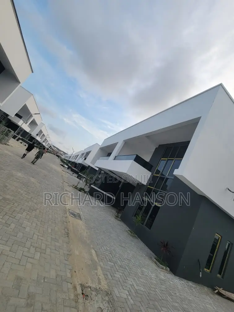 3bdrm Apartment in Abraham Adesanya Estate for rent in Abraham Adesanya Estate
