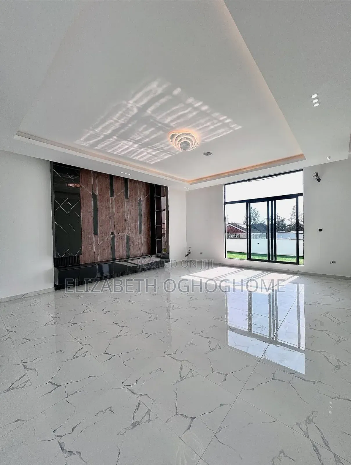 5bdrm Duplex in Ikota for sale in Ikota