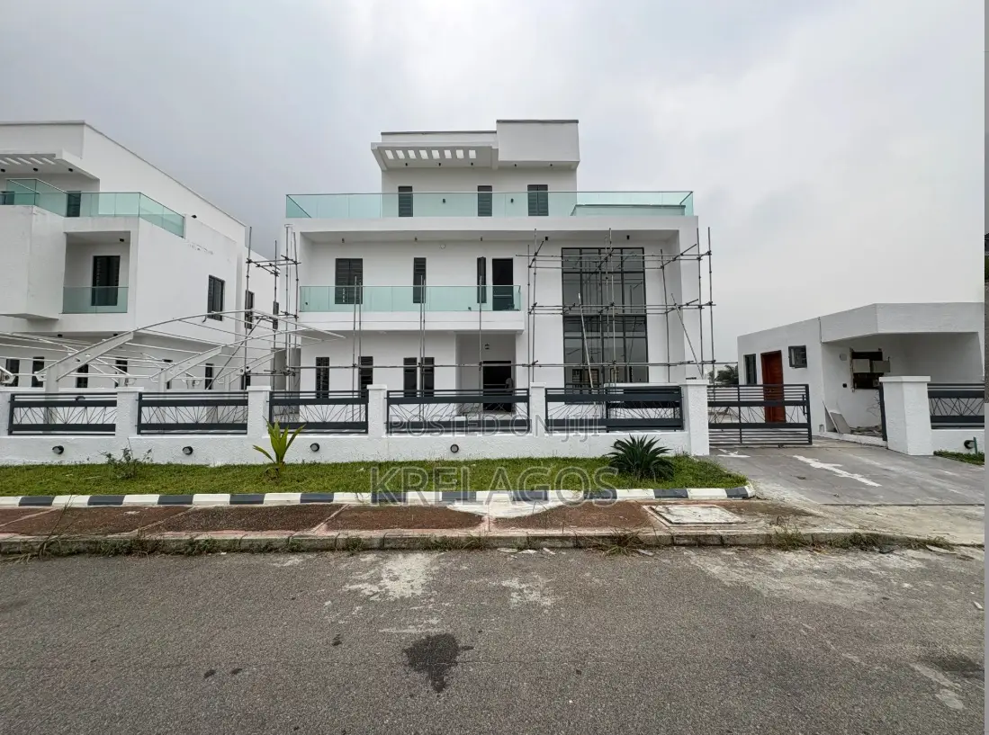5bdrm Duplex in Royal Gardens, Off Lekki-Epe Expressway for sale in Off Lekki-Epe Expressway