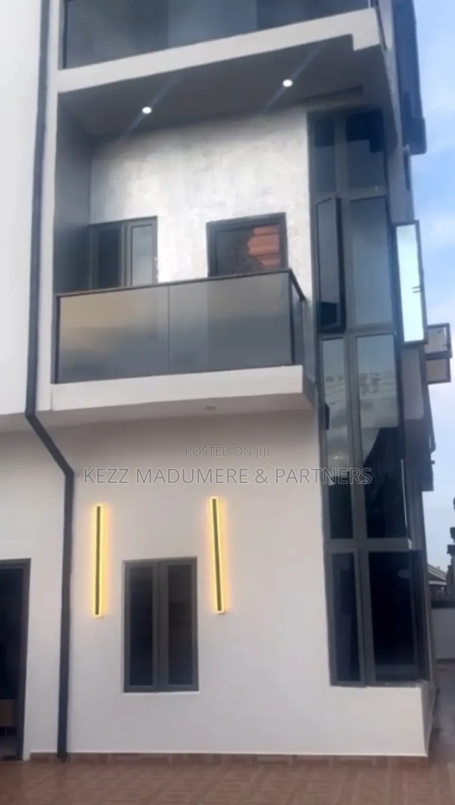 5bdrm Duplex in Off Nnebisi Road ,, Oshimili South for sale in Oshimili South