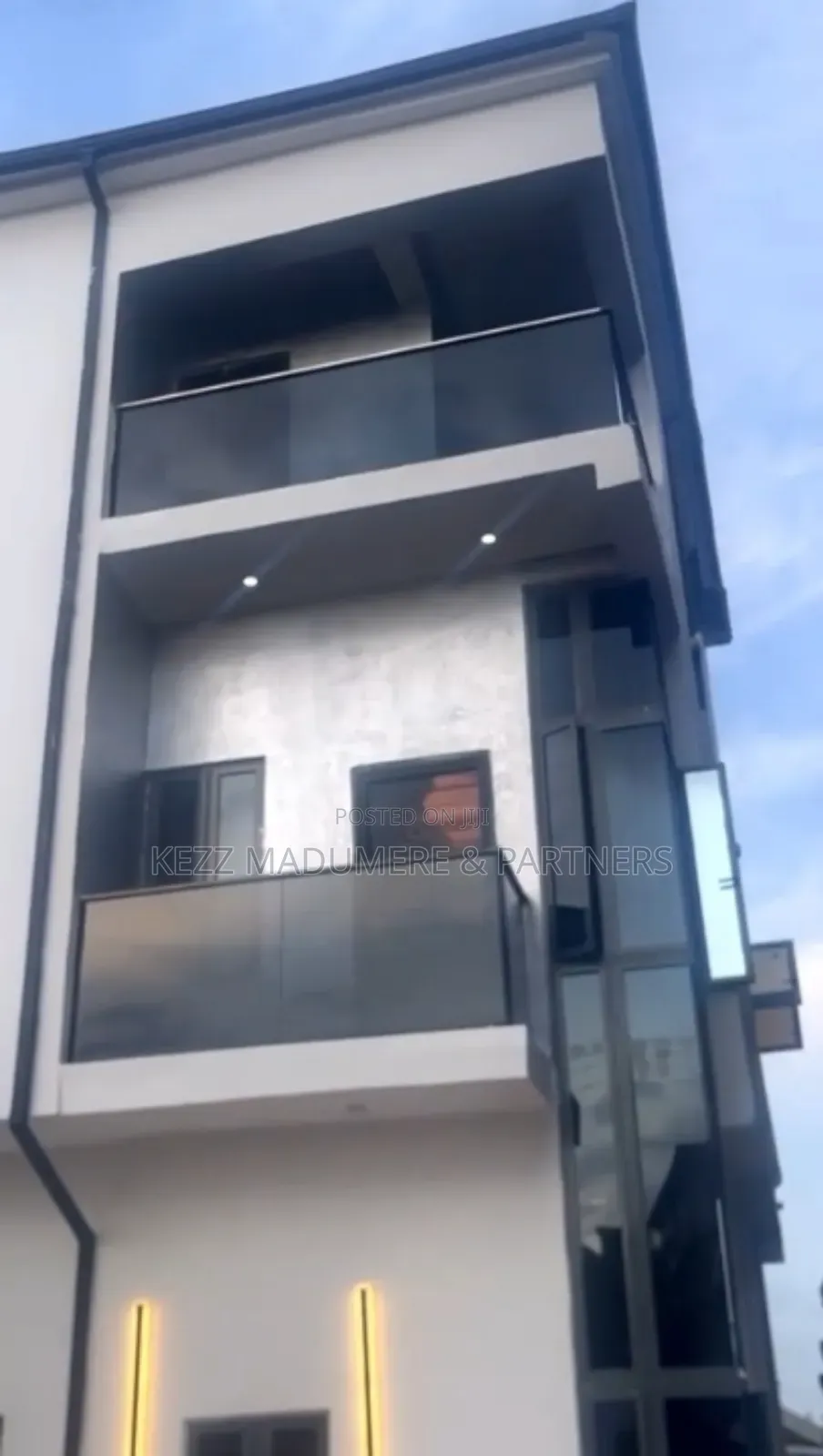 5bdrm Duplex in Off Nnebisi Road ,, Oshimili South for sale in Oshimili South