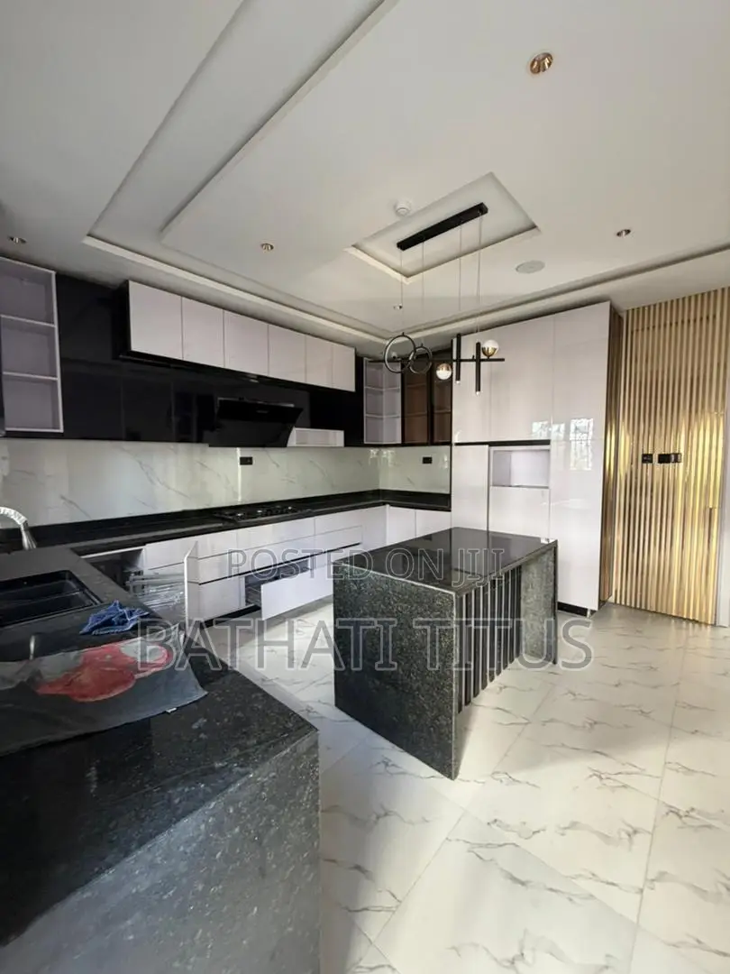5bdrm Duplex in Kado for sale in Kado