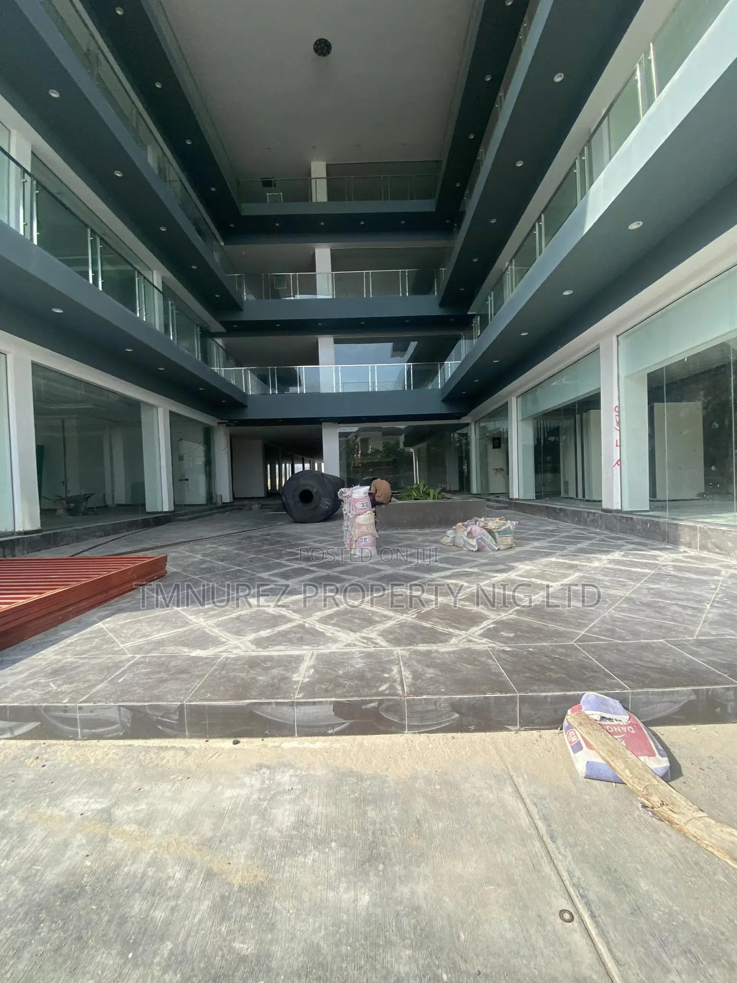 Shop Showroom for Rent at Lekki Phase1 in Lekki Phase 1