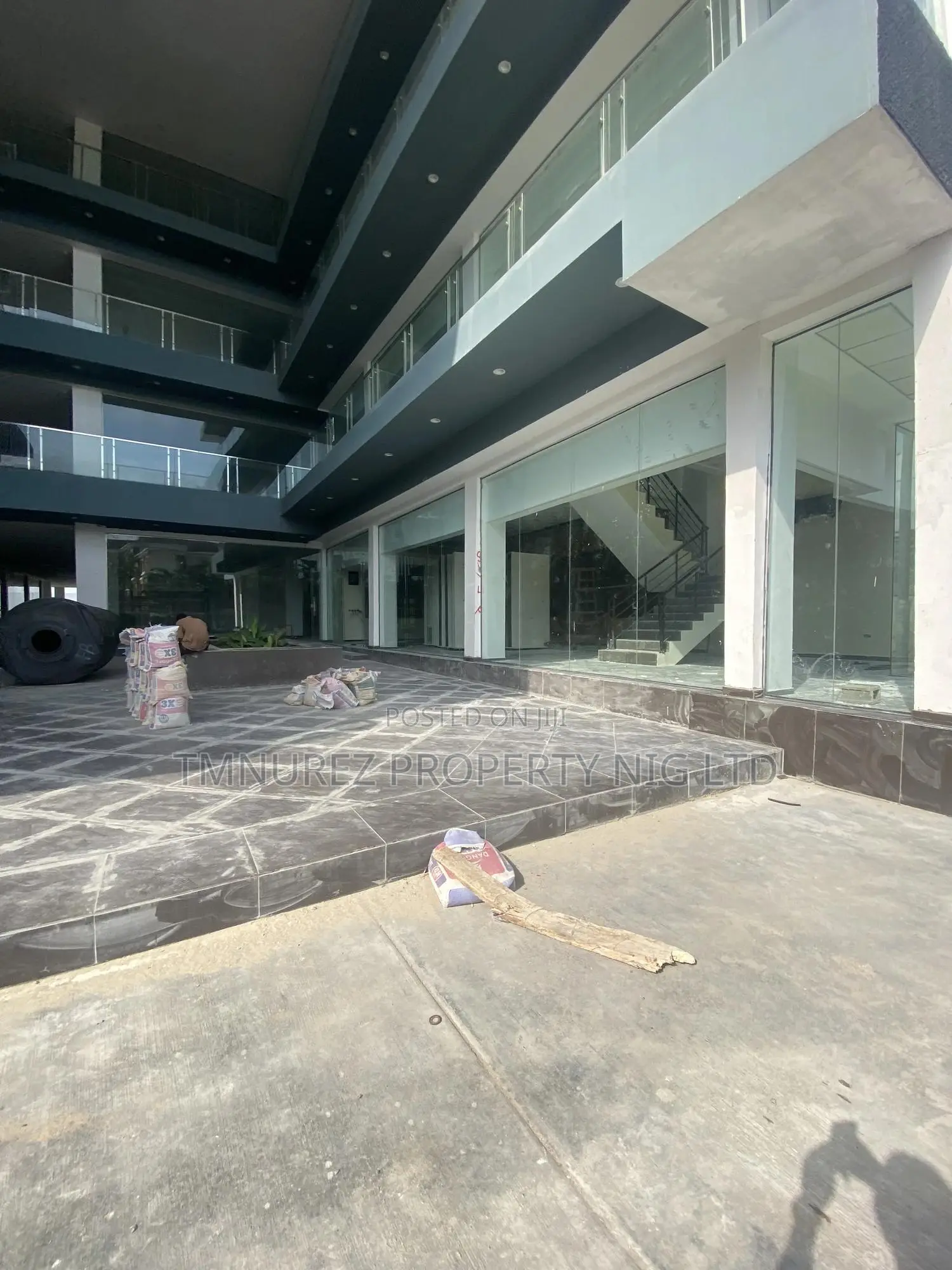 Shop Showroom for Rent at Lekki Phase1 in Lekki Phase 1