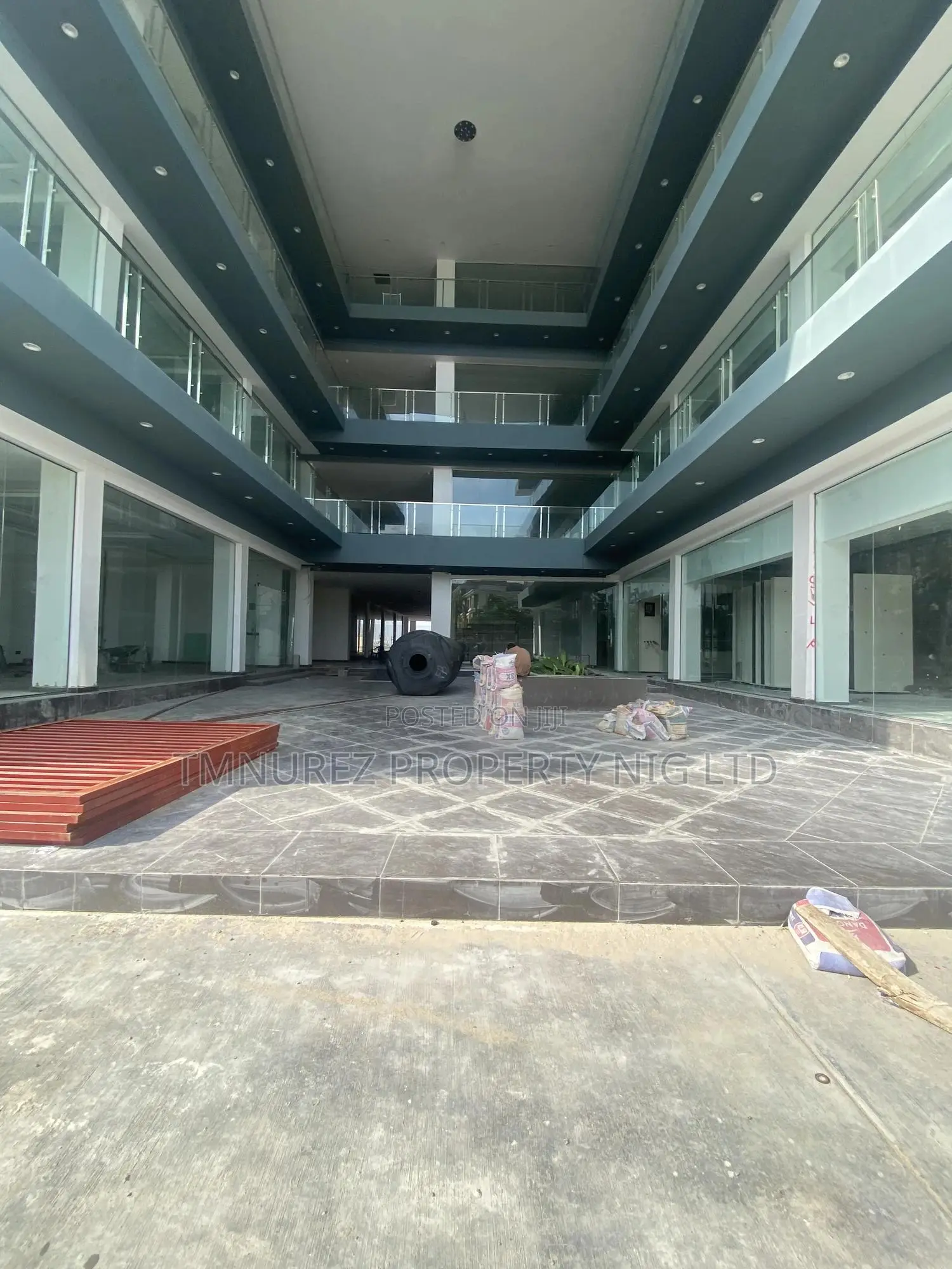 Shop Showroom for Rent at Lekki Phase1 in Lekki Phase 1