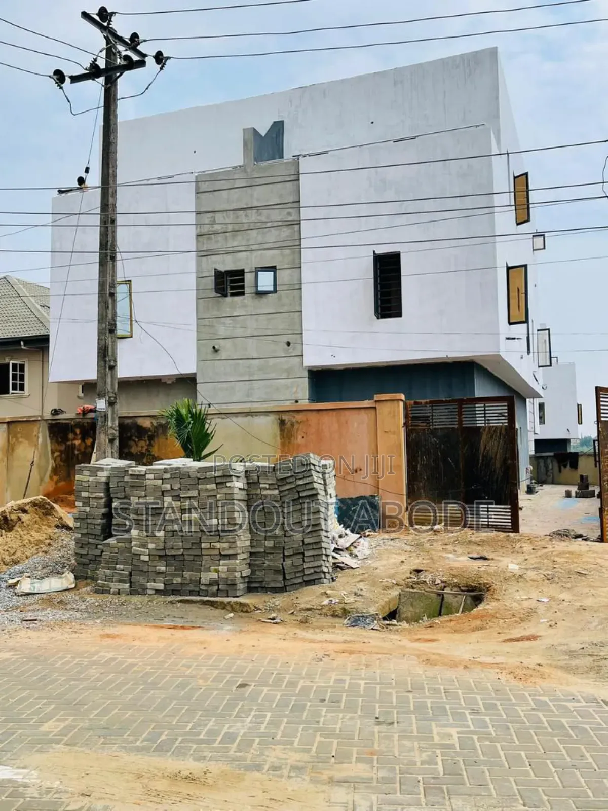 4bdrm Duplex in In An Estate, GRA Phase 1 for sale in GRA Phase 1