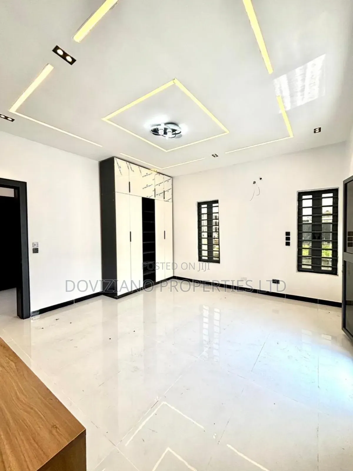 5bdrm Duplex in Ologolo for sale in Ologolo