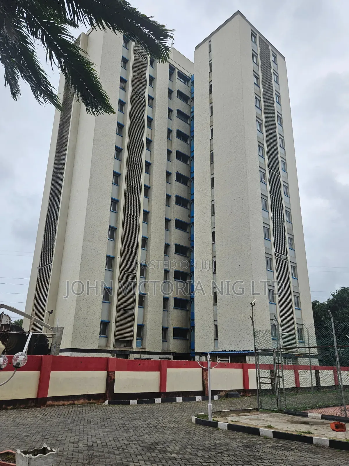20bdrm Block of Flats in Surulere for sale in Surulere