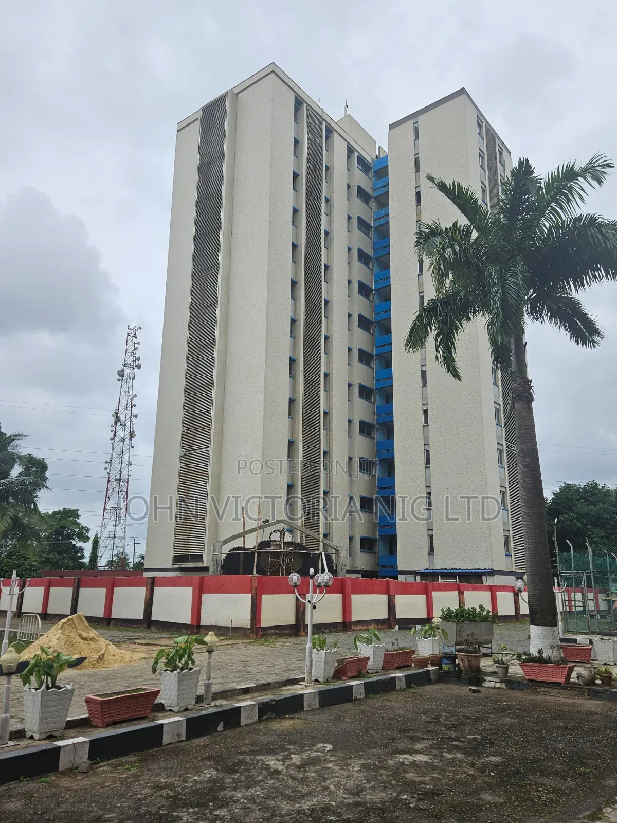 20bdrm Block of Flats in Surulere for sale in Surulere