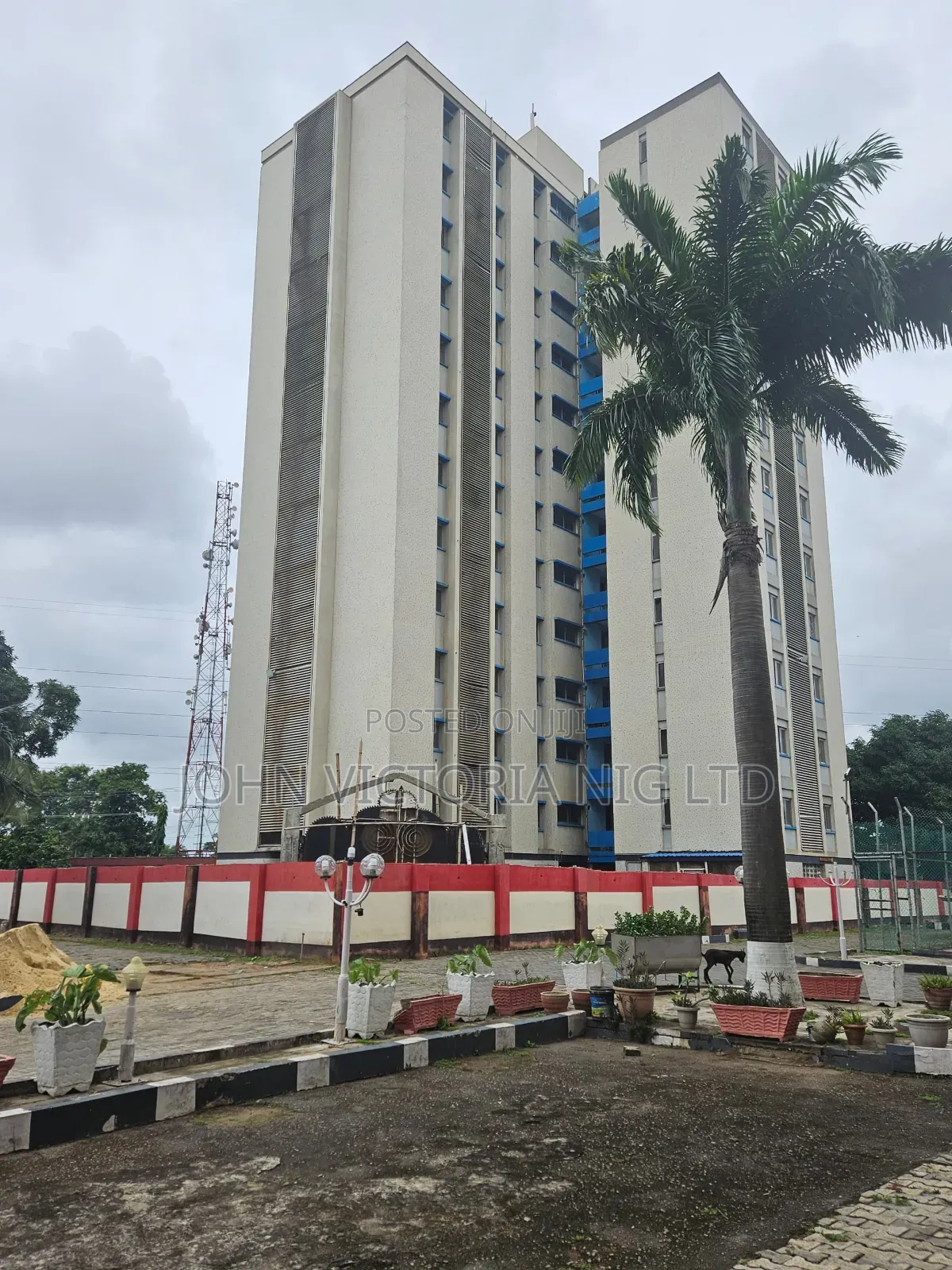 20bdrm Block of Flats in Surulere for sale in Surulere