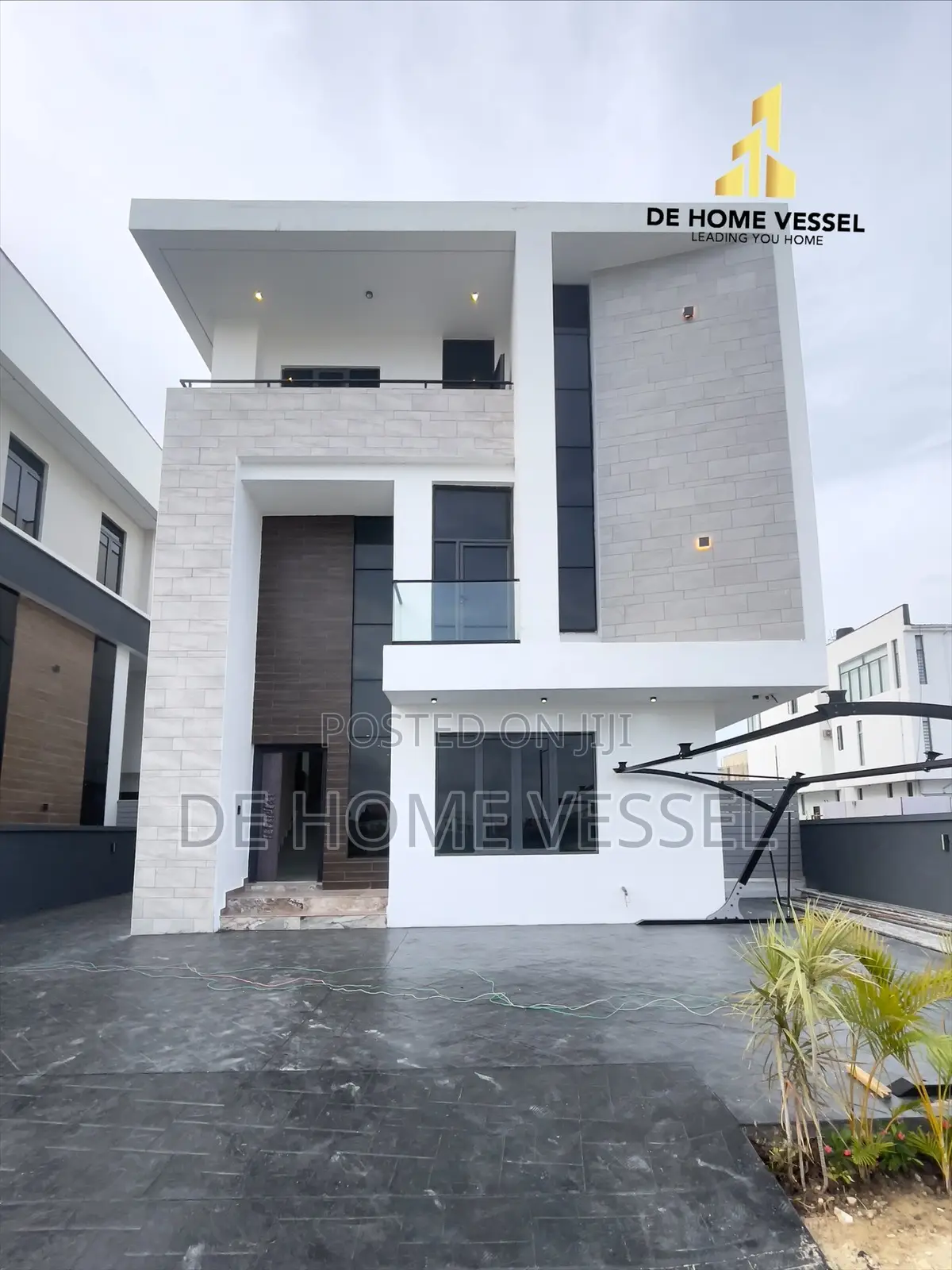 5bdrm Duplex in Ikate for sale in Ikate