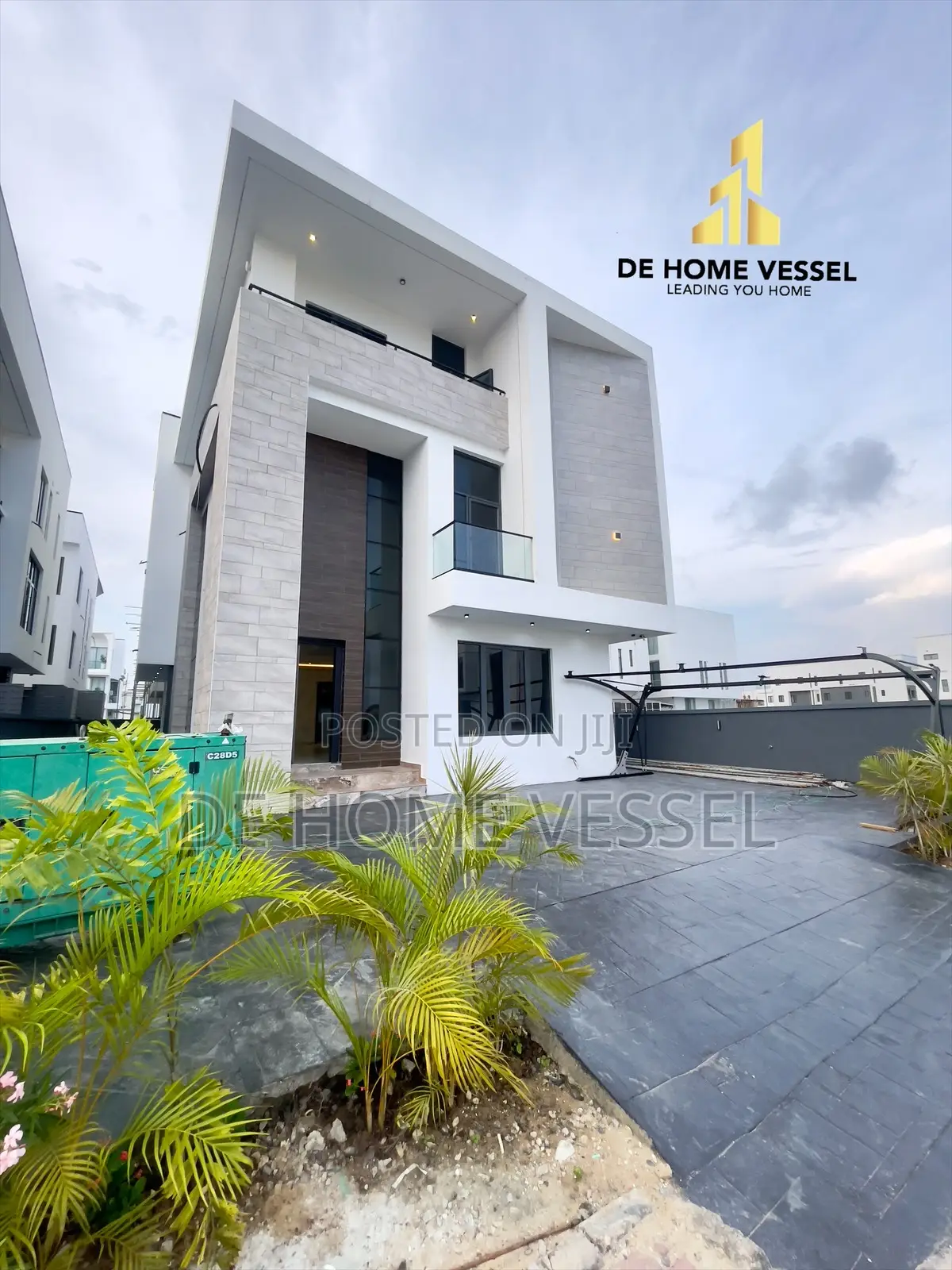 5bdrm Duplex in Ikate for sale in Ikate