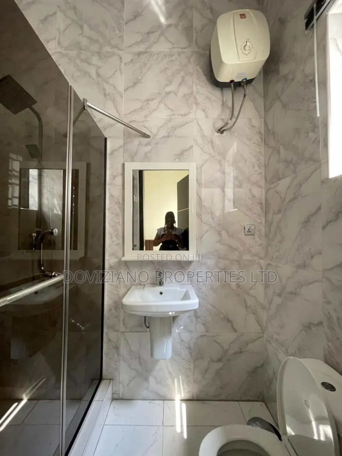 4bdrm Duplex in Chevron for sale in Chevron