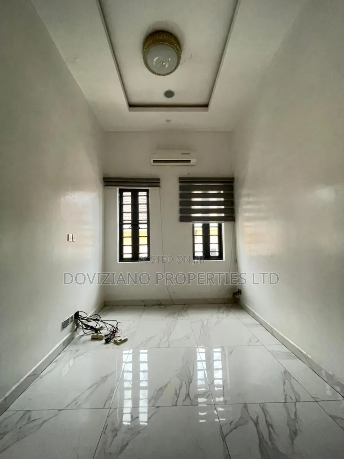 4bdrm Duplex in Chevron for sale in Chevron