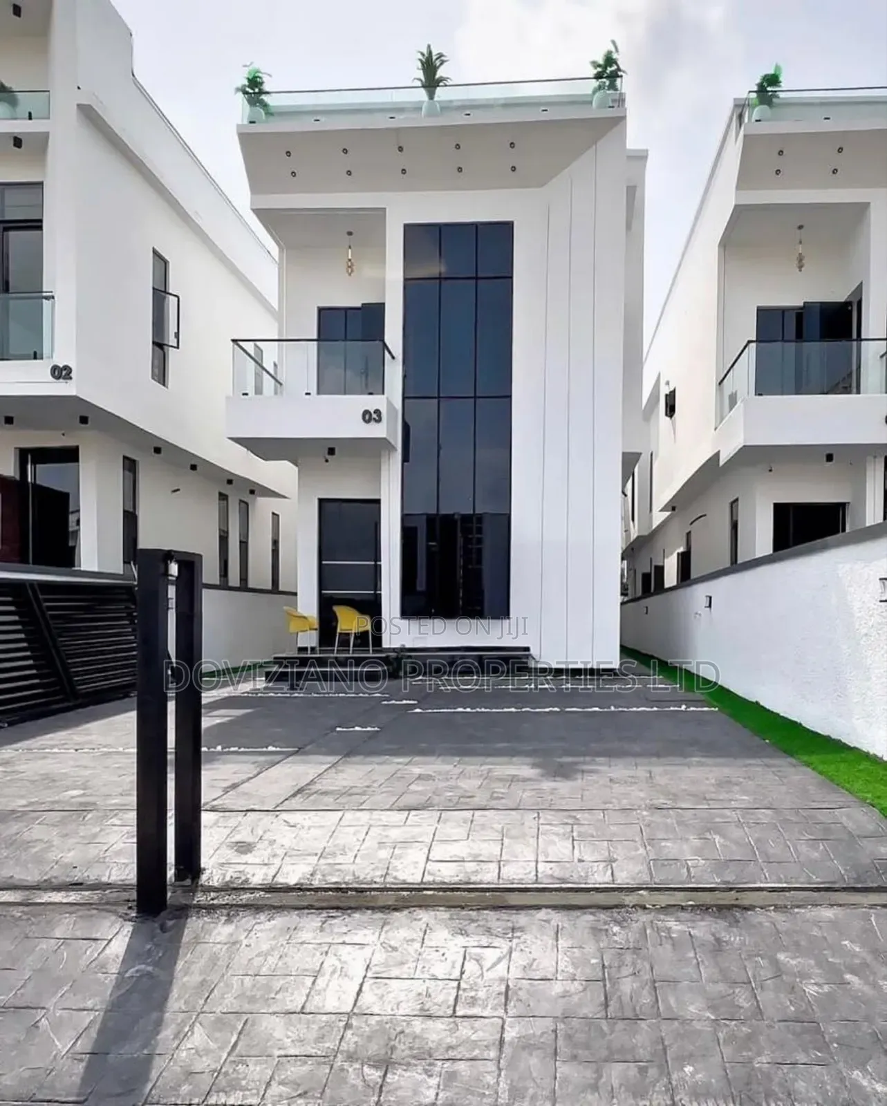 5bdrm Duplex in Chevron for sale in Chevron