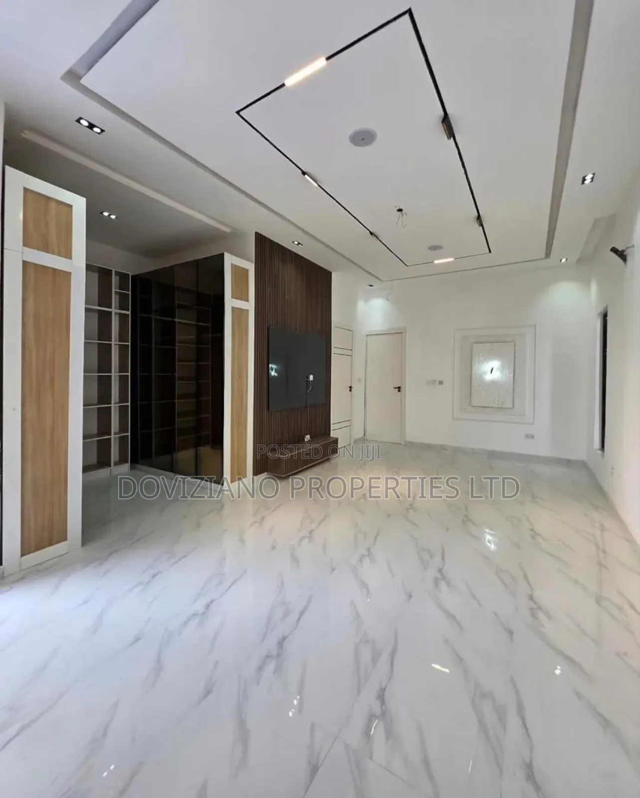 5bdrm Duplex in Chevron for sale in Chevron
