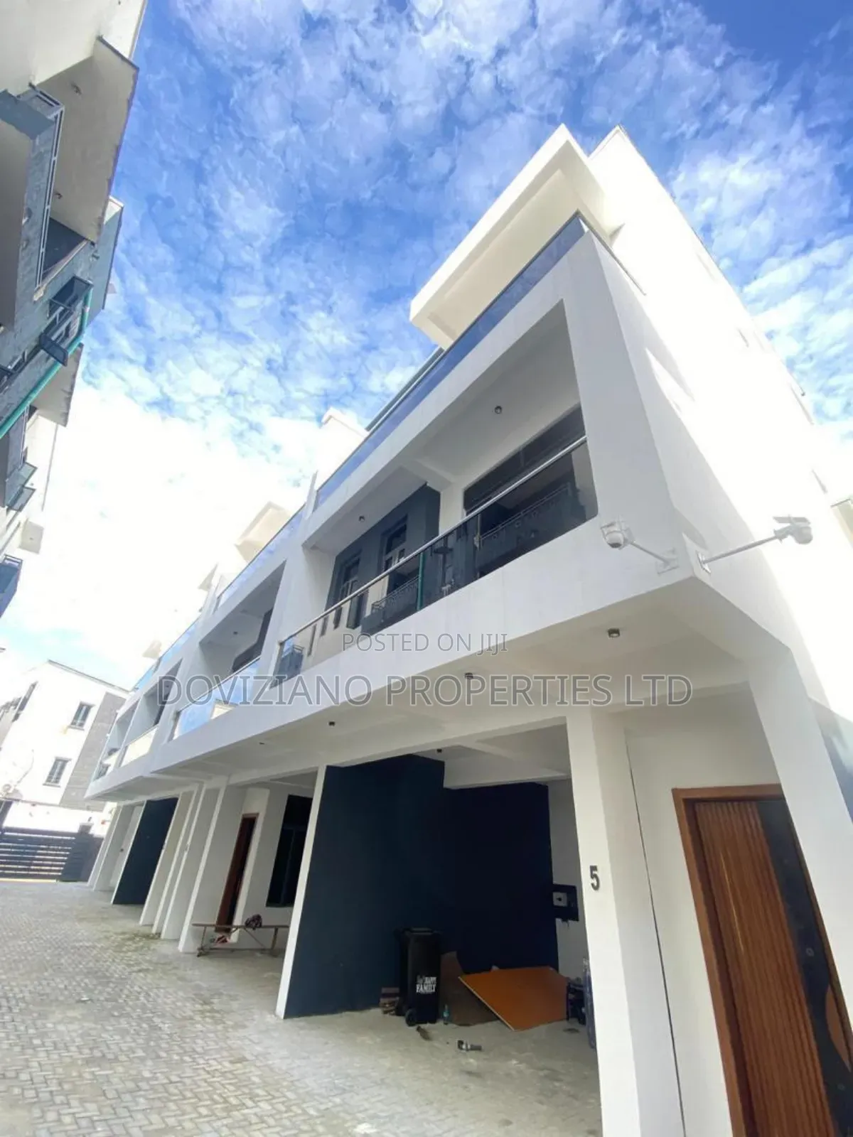 4bdrm Duplex in Ologolo for sale in Ologolo