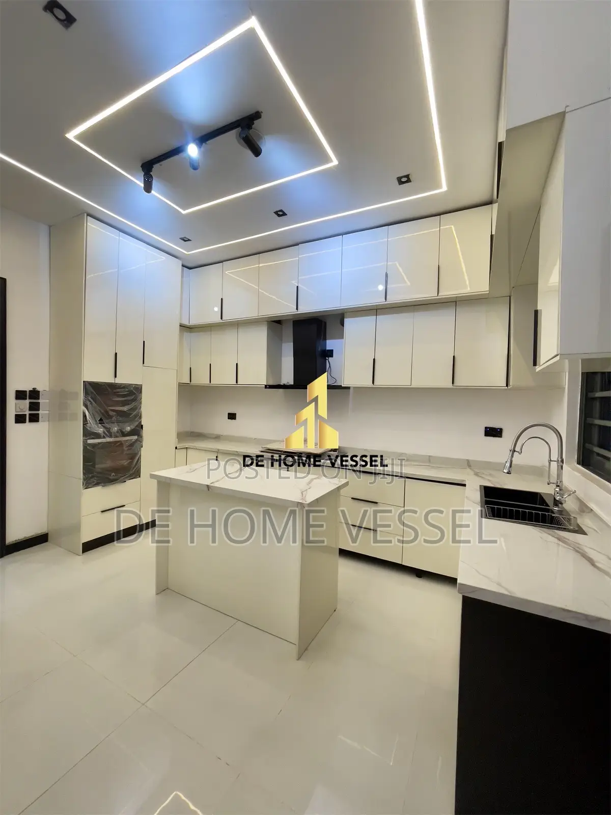 5bdrm Duplex in Ologolo for sale in Ologolo