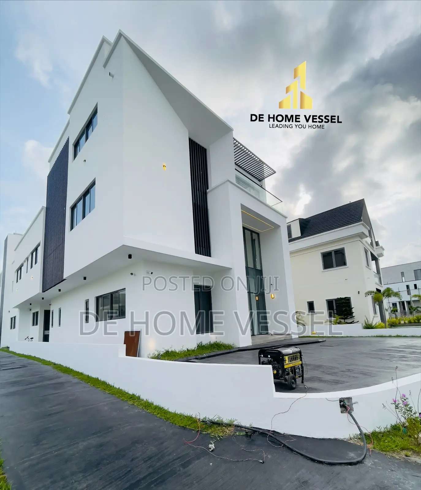 5bdrm Duplex in Ikate for sale in Ikate