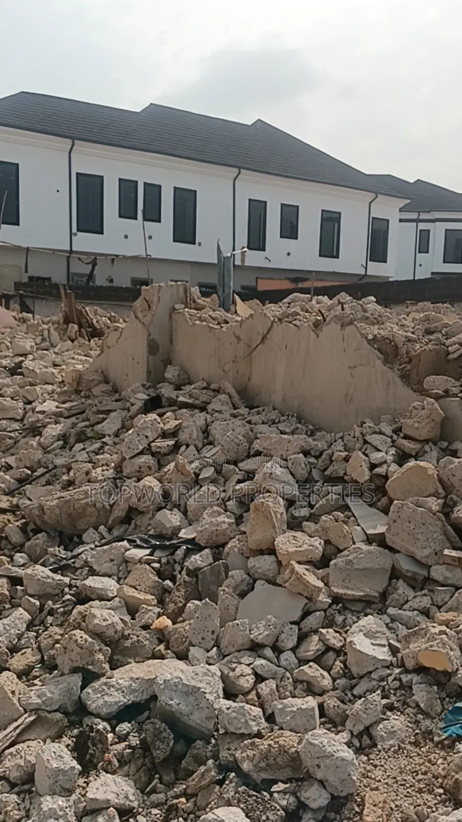 600 Square Metre of Land in Omole Phase 1 Agidingbi Ikeja in Agidingbi