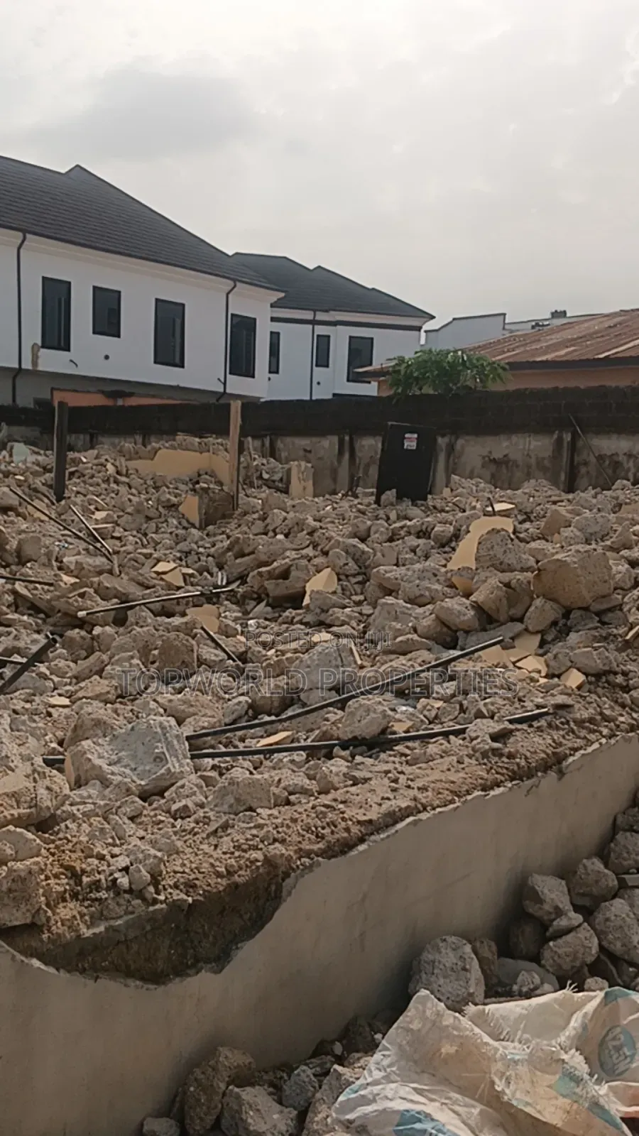 600 Square Metre of Land in Omole Phase 1 Agidingbi Ikeja in Agidingbi