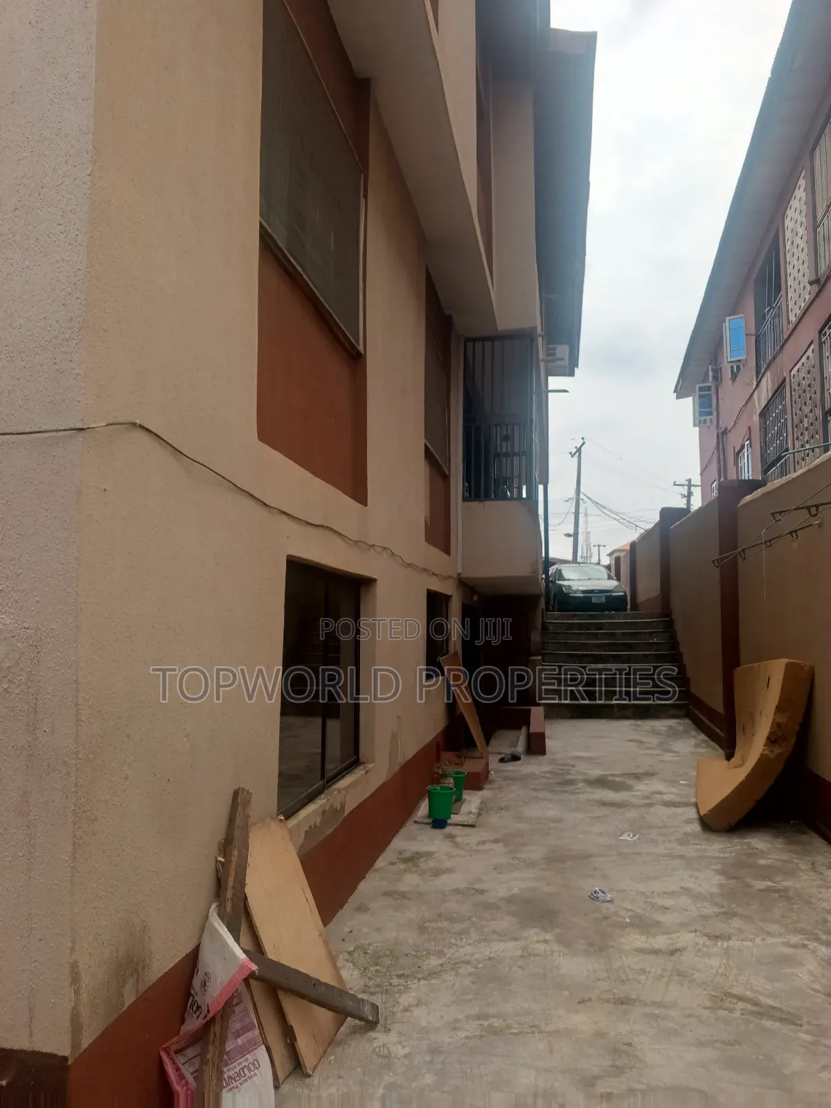 3bdrm Block of Flats in Ojodu Berger for sale in Ojodu