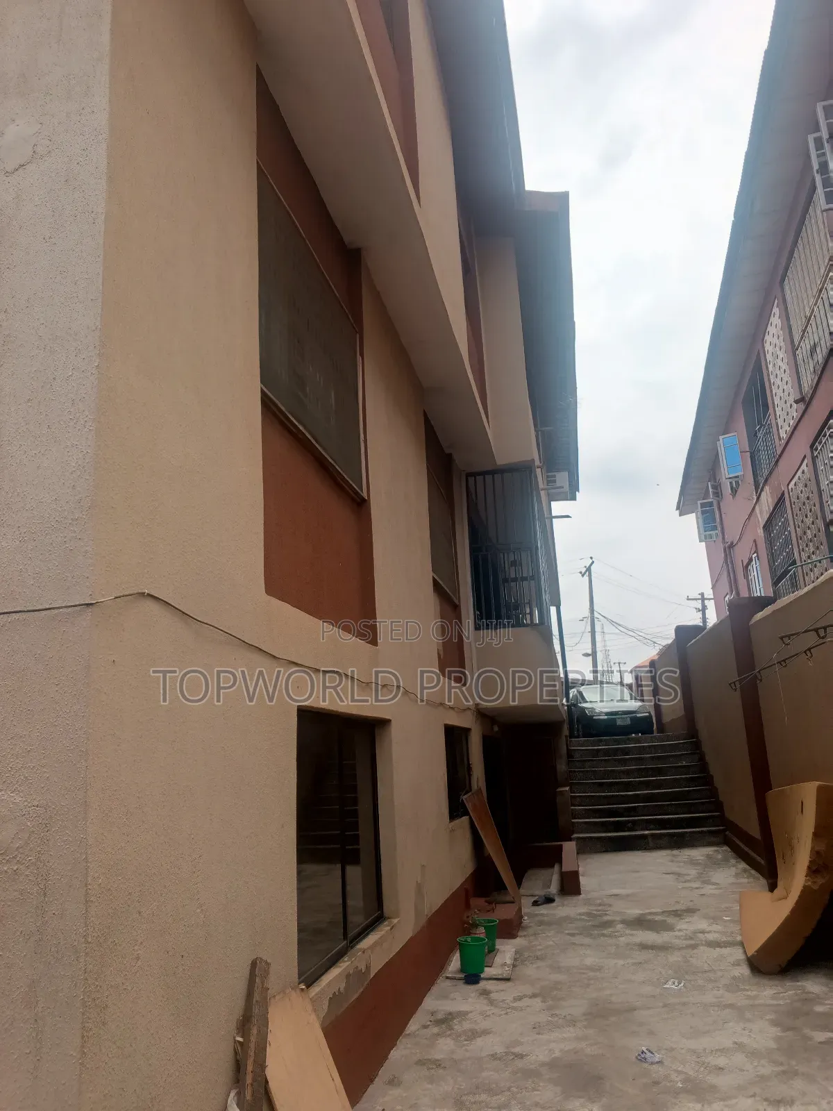 3bdrm Block of Flats in Ojodu Berger for sale in Ojodu