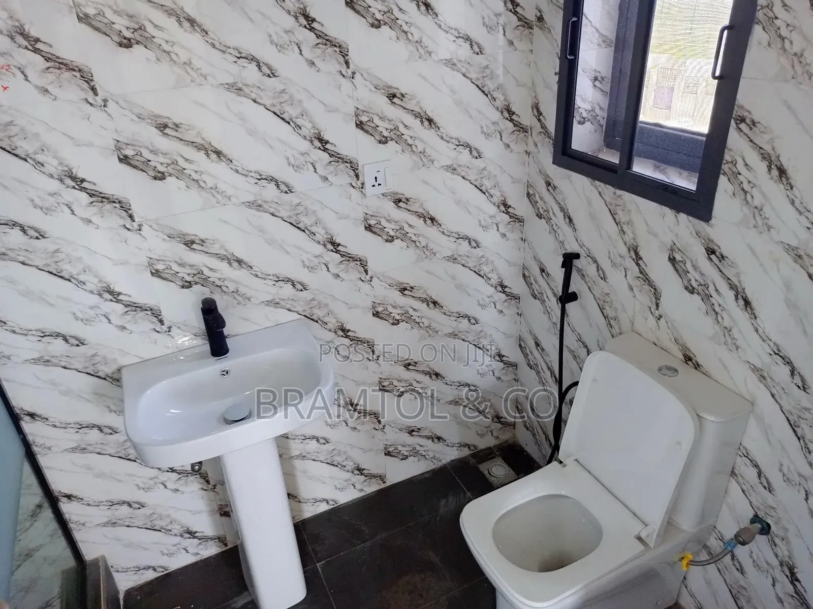 3bdrm Block of Flats in With Bq, Katampe (Main) for sale in Katampe (Main)