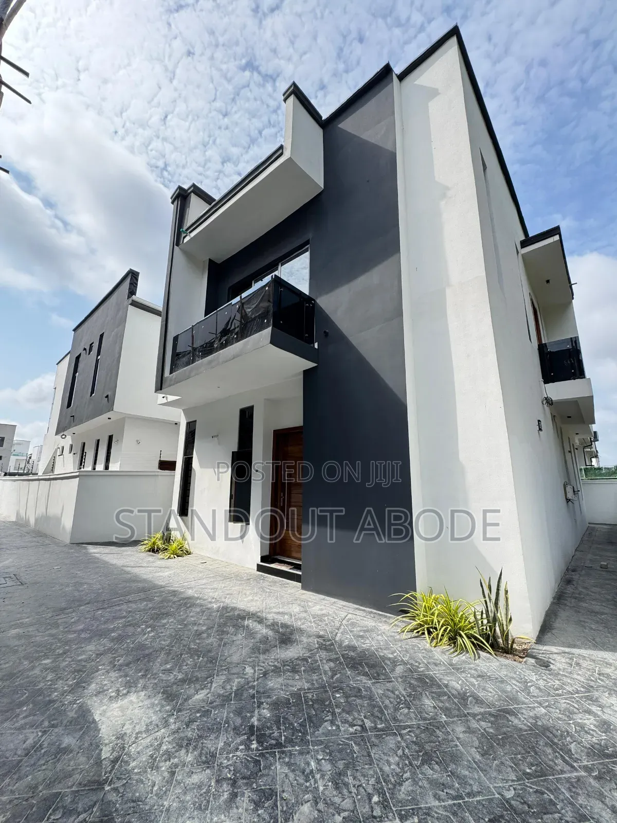 4bdrm Duplex in Inside An Estate In for sale in Chevron