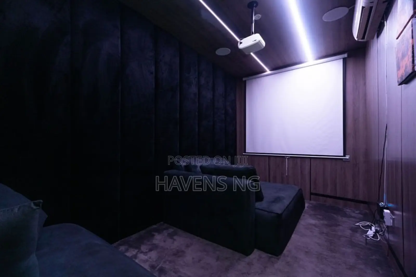 Cozy 1 Bedroom Apartment With Private Cinema, Swimming Pool, Balcony in Lekki Phase 1