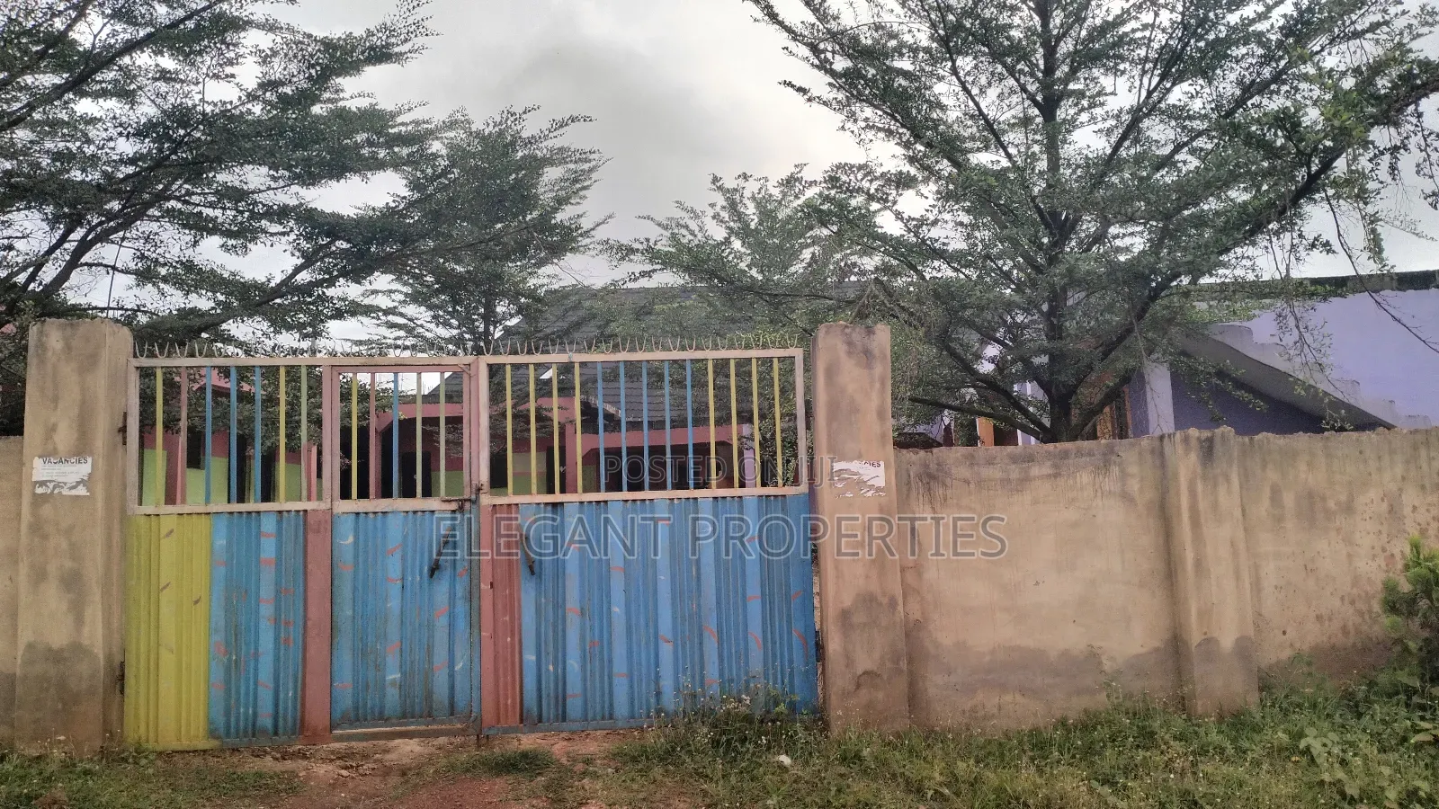 An Uncompleted Deckened Structure of 12 Rooms and 4 Toilets. in Osogbo