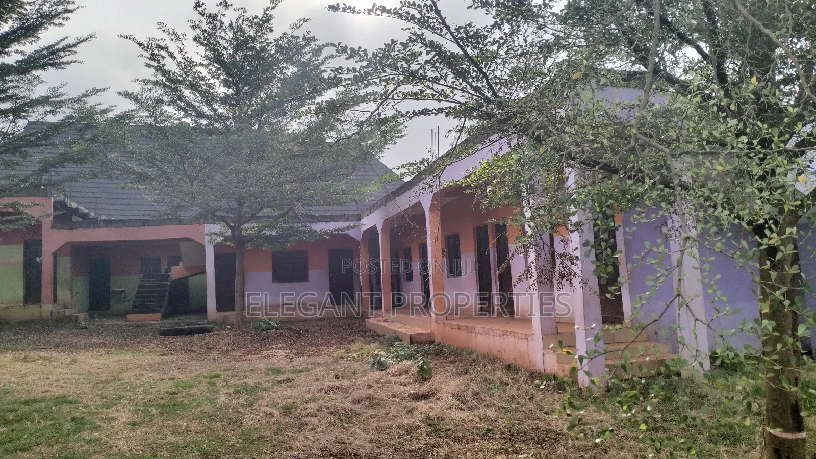 An Uncompleted Deckened Structure of 12 Rooms and 4 Toilets. in Osogbo