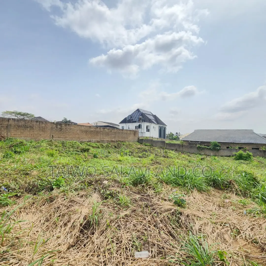 1100sqm of Residential Land in a Gated Estate in Oluyole Estate
