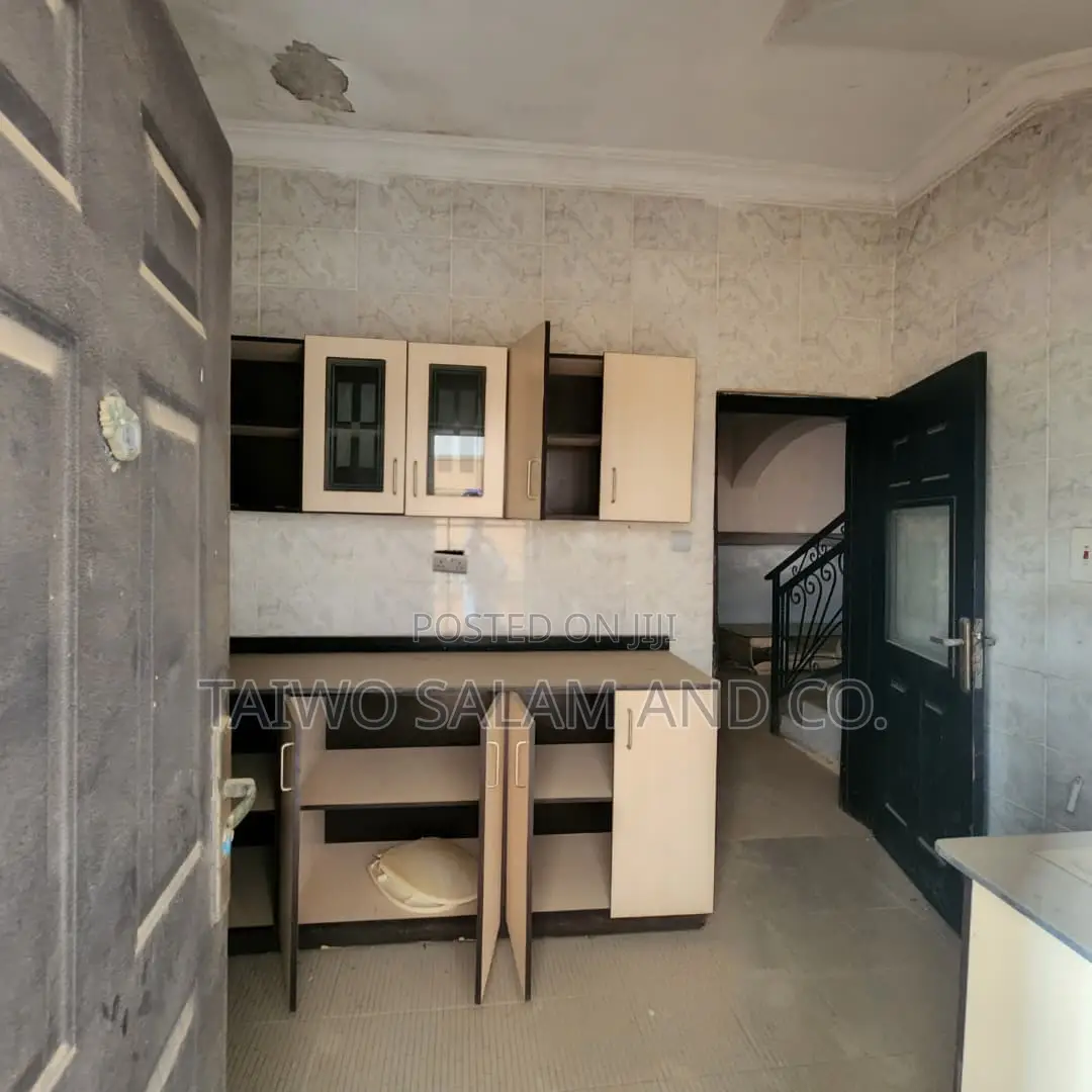 4bdrm Duplex in Jericho for sale in Jericho