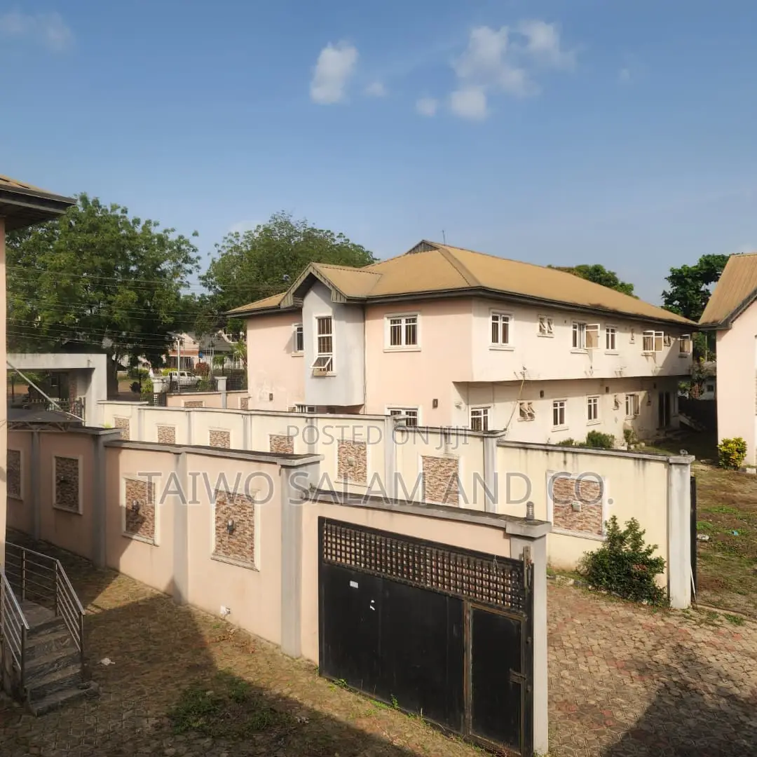 4bdrm Duplex in Jericho for sale in Jericho