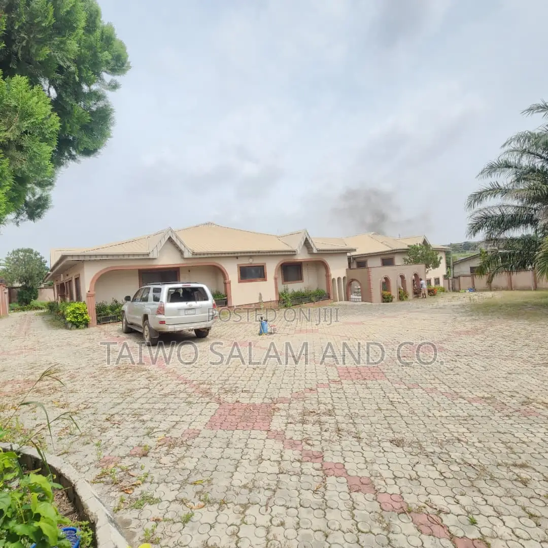 18bdrm House in Jericho for sale in Jericho