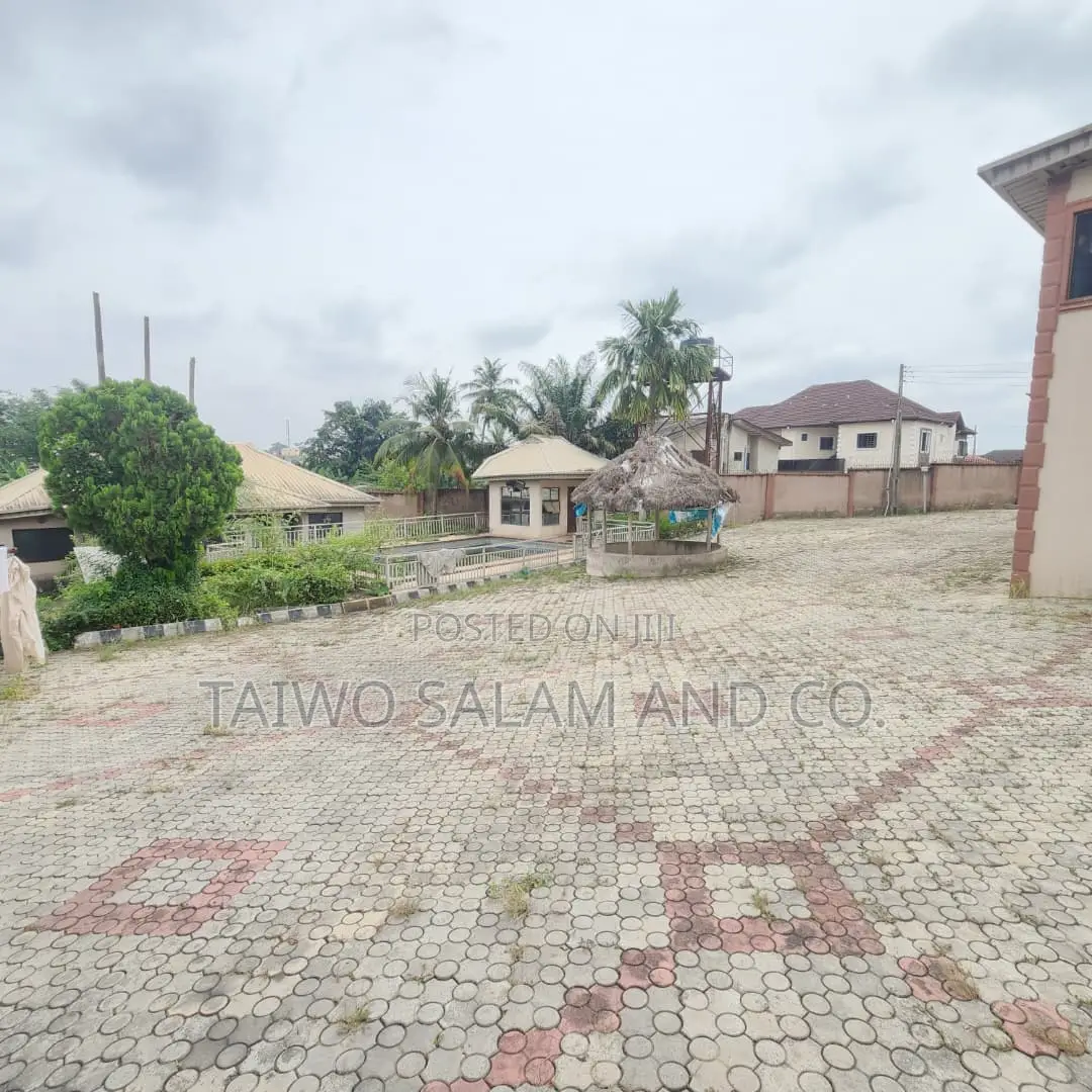 18bdrm House in Jericho for sale in Jericho