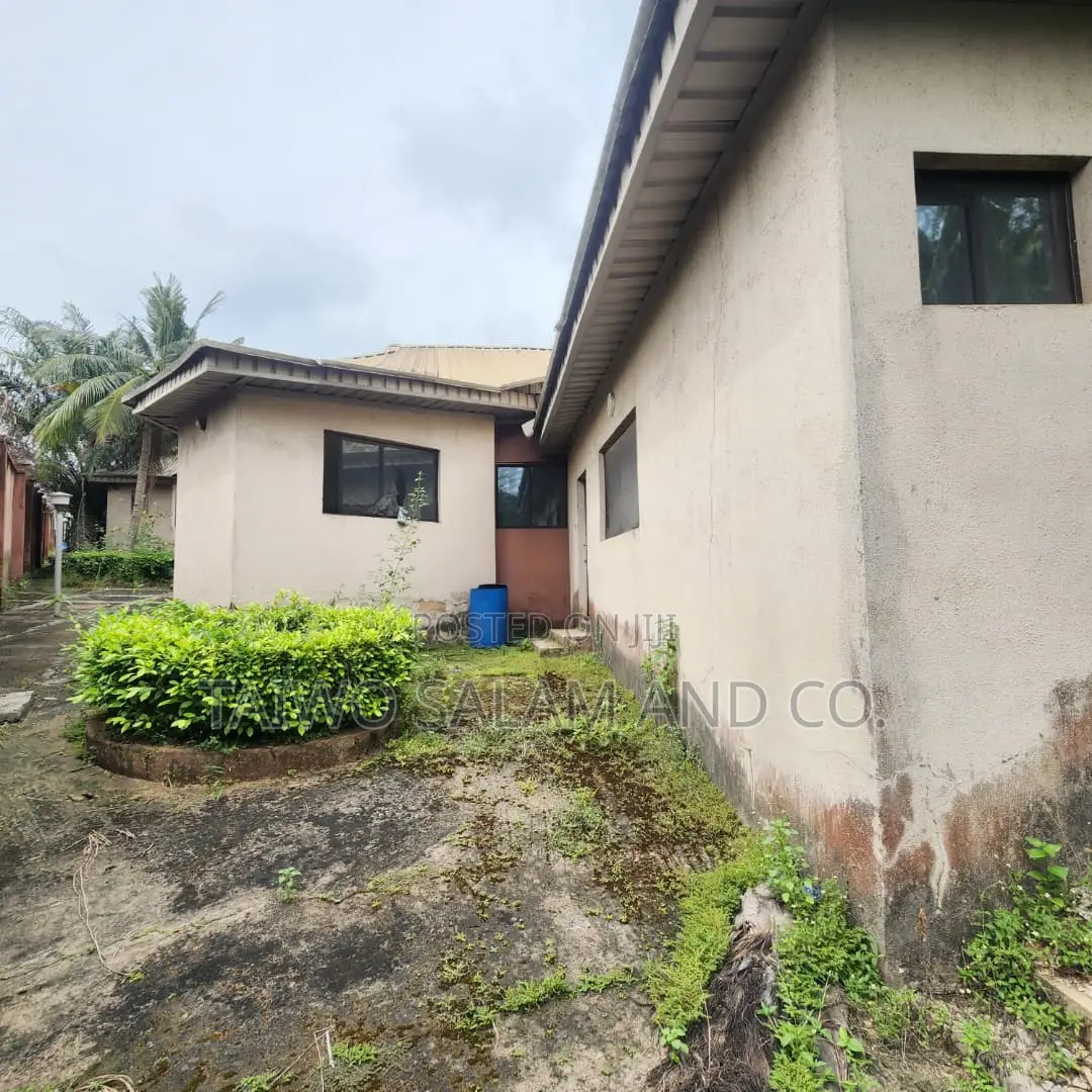 18bdrm House in Jericho for sale in Jericho