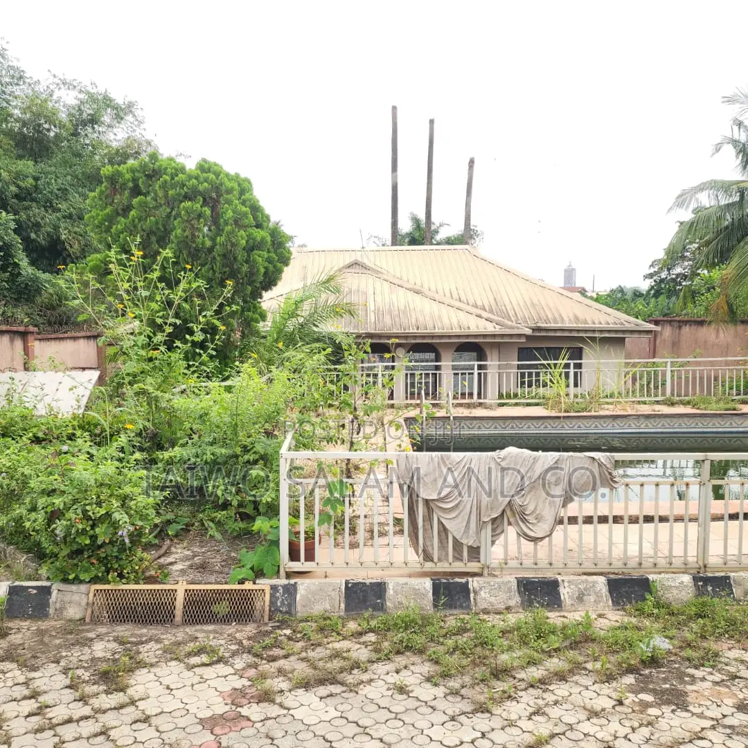 18bdrm House in Jericho for sale in Jericho