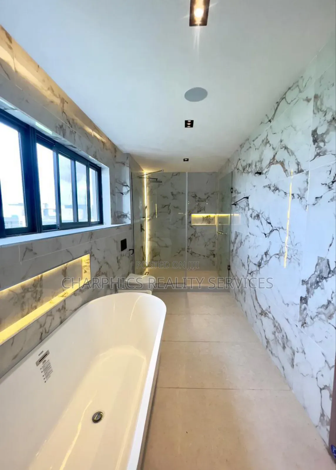 5bdrm Duplex in Ikate for sale in Ikate