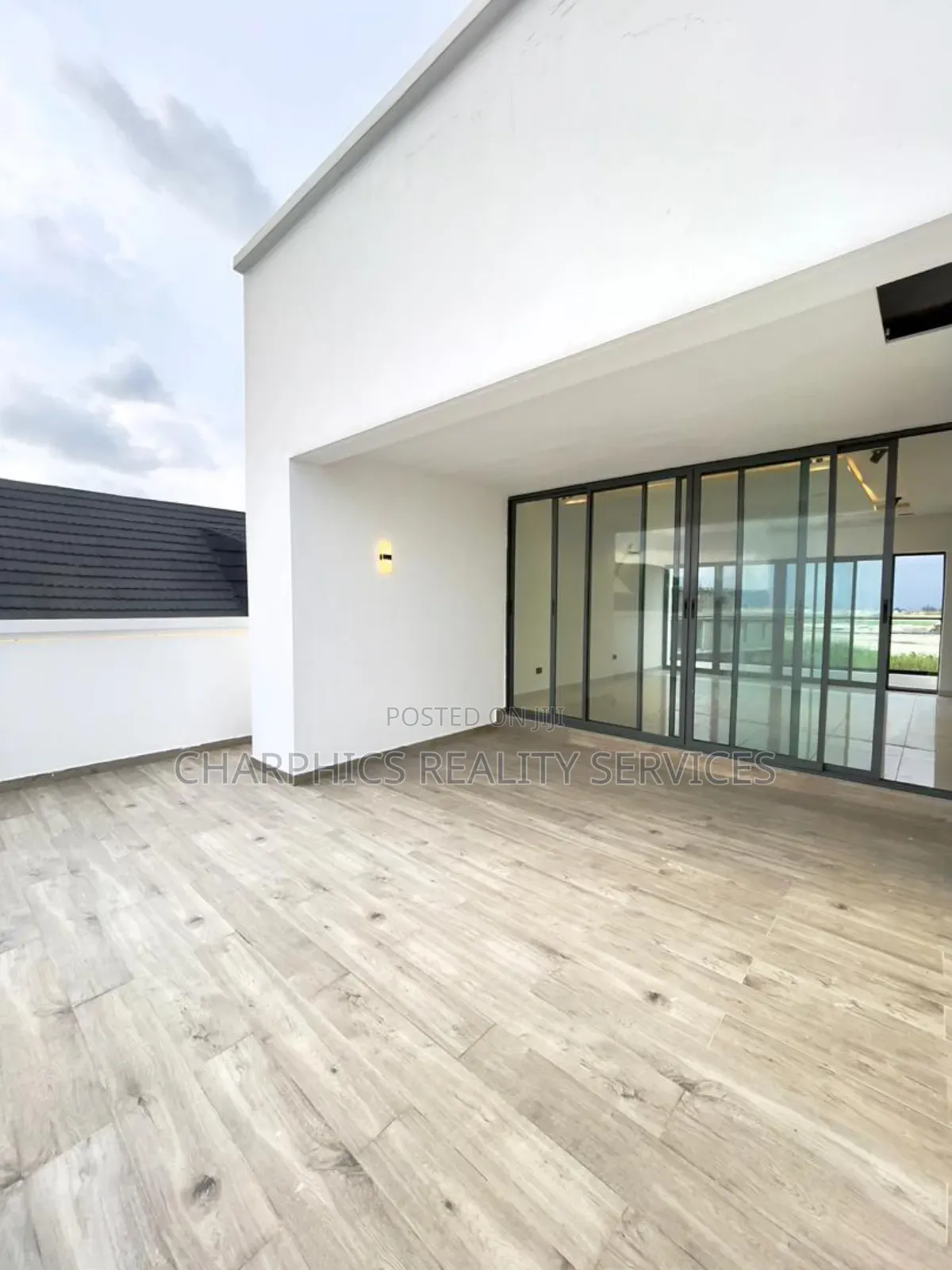 5bdrm Duplex in Ikate for sale in Ikate