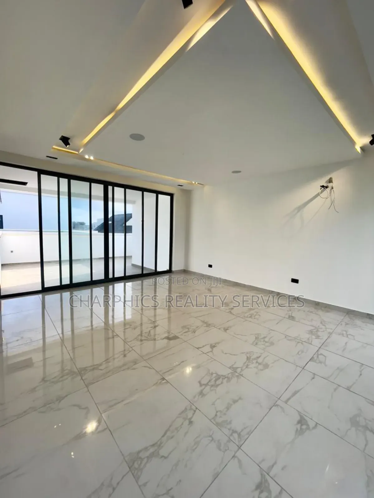 5bdrm Duplex in Ikate for sale in Ikate
