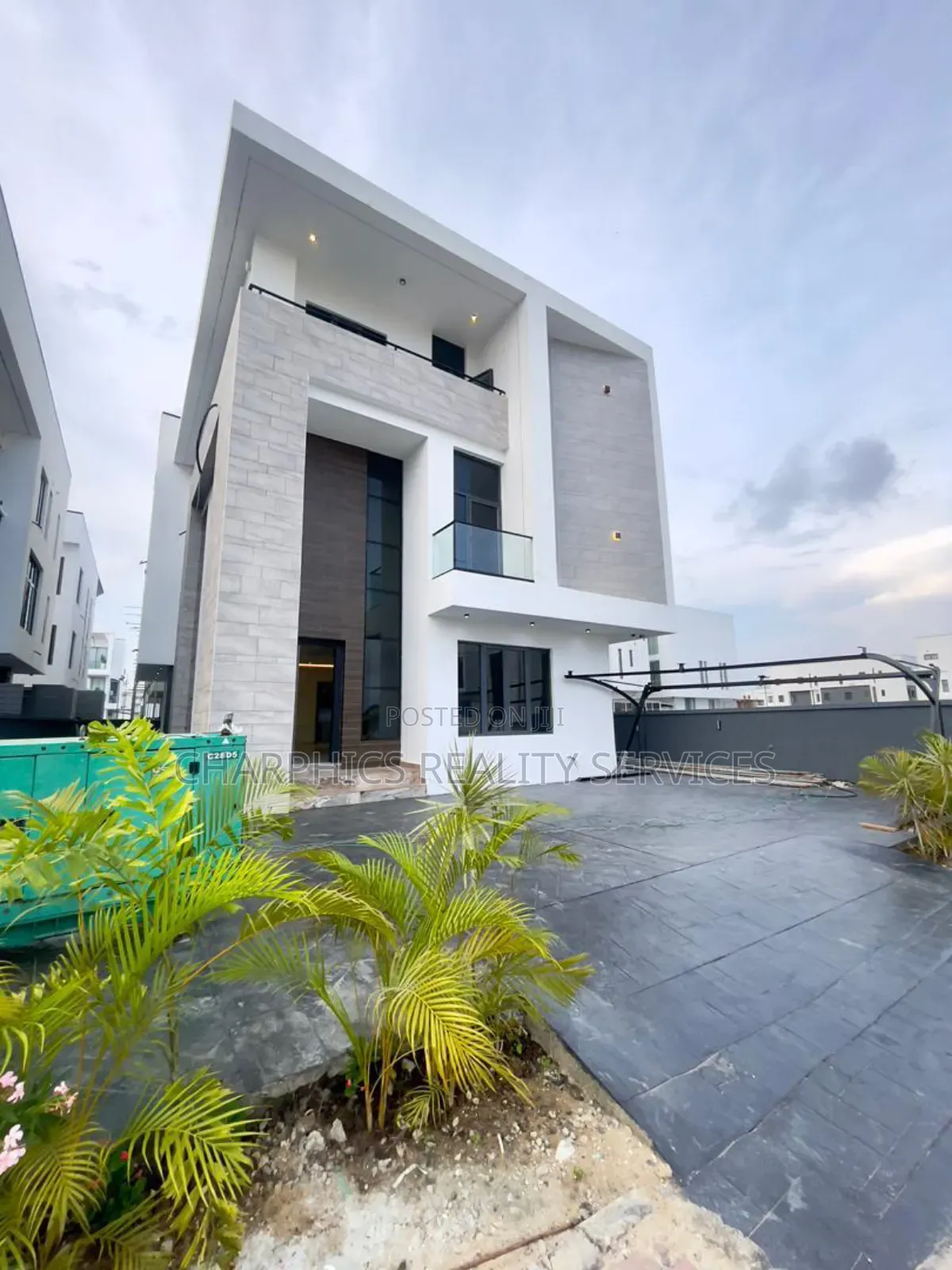 5bdrm Duplex in Ikate for sale in Ikate