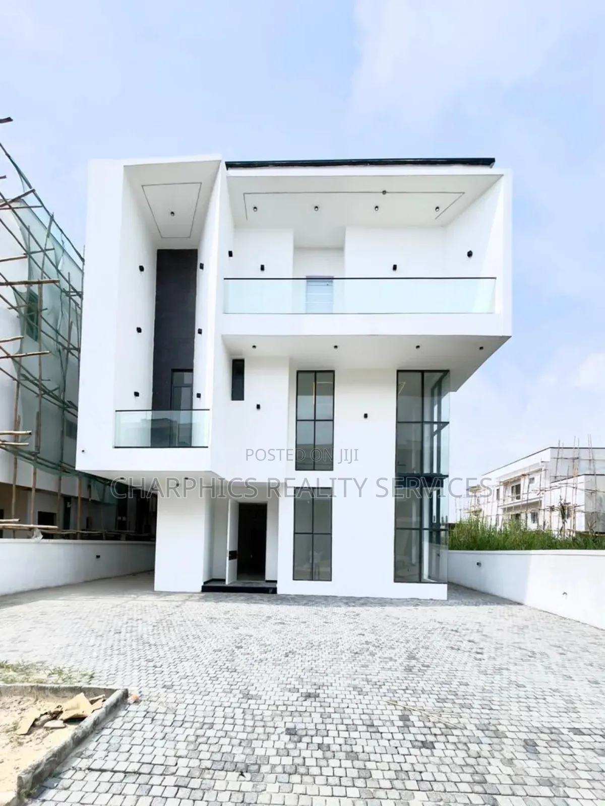 5bdrm Duplex in Ikate for sale in Ikate