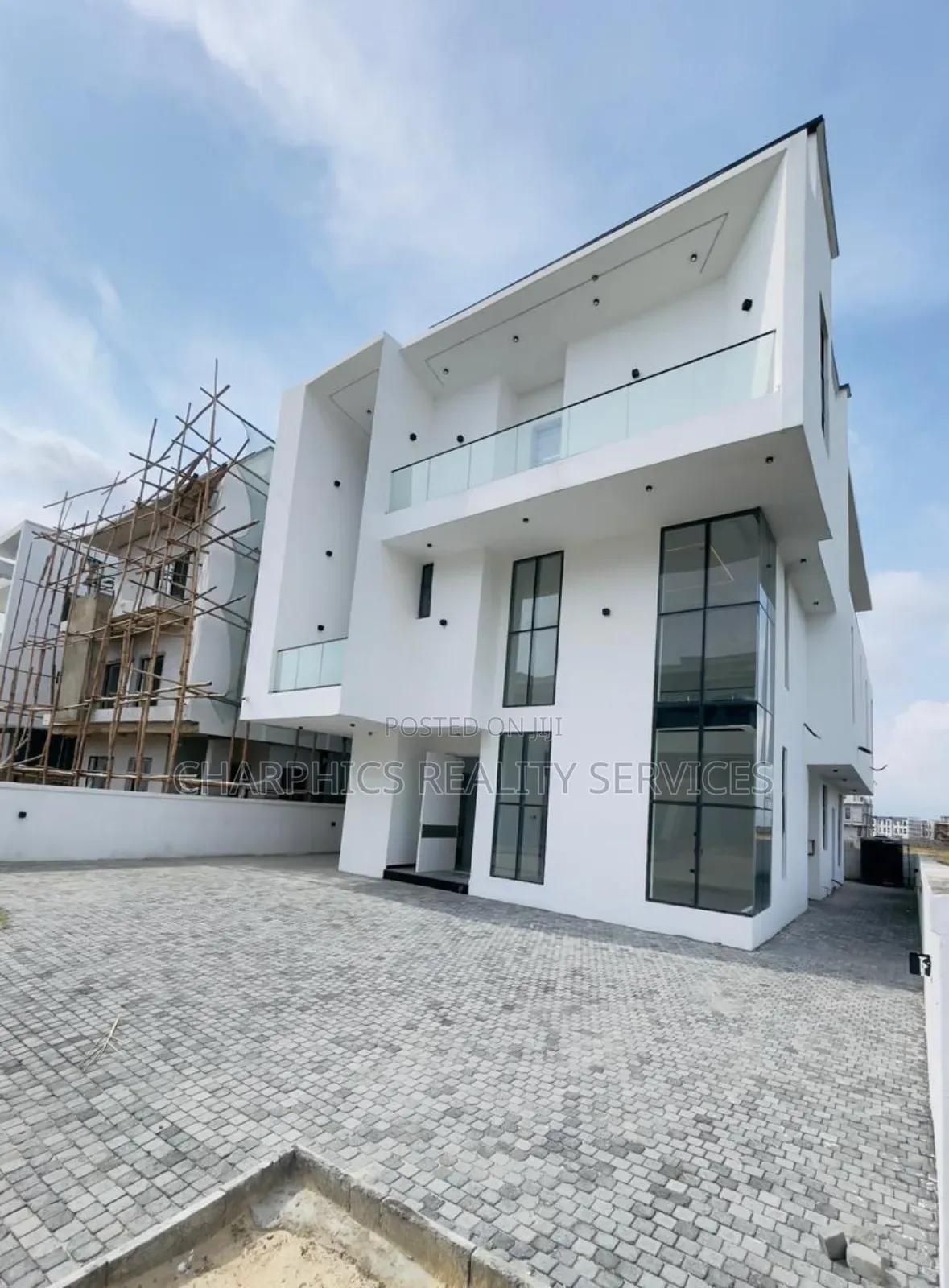 5bdrm Duplex in Ikate for sale in Ikate