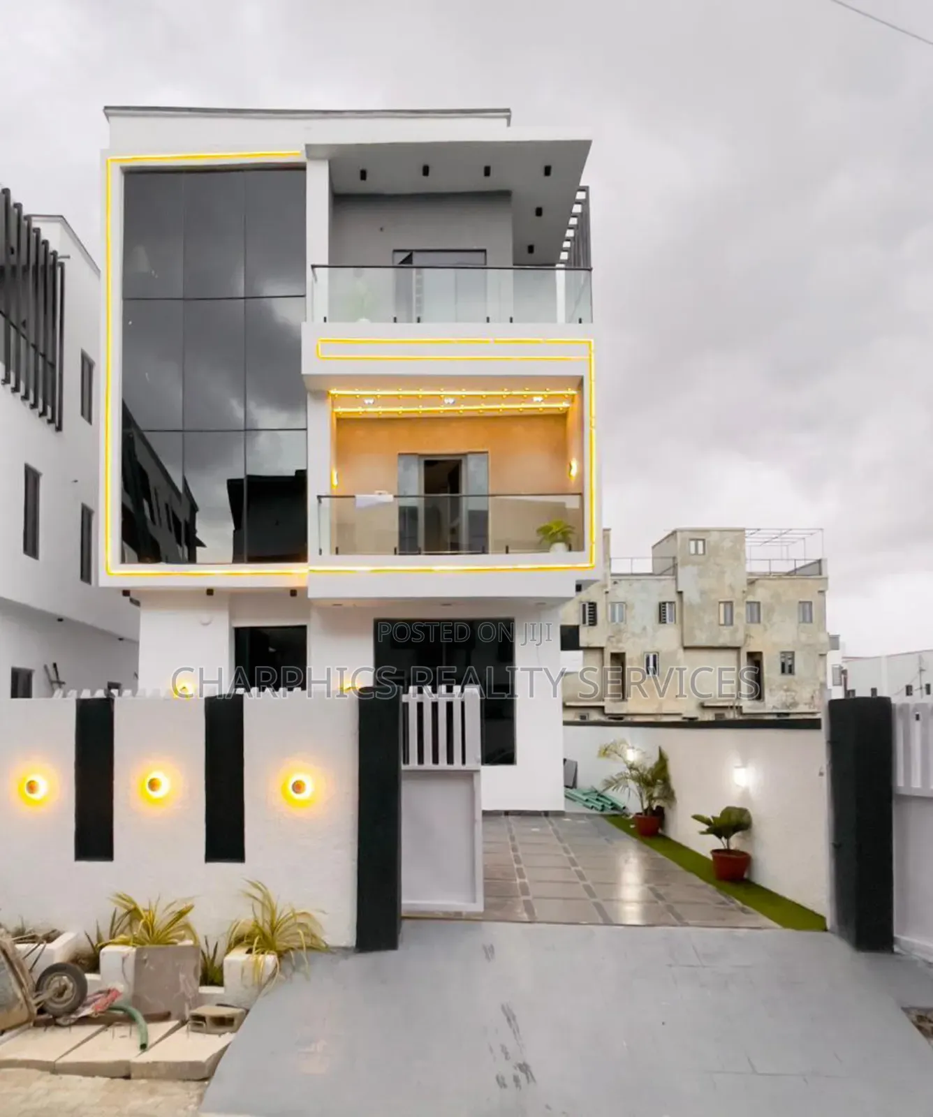 5bdrm Duplex in Ologolo for sale in Ologolo