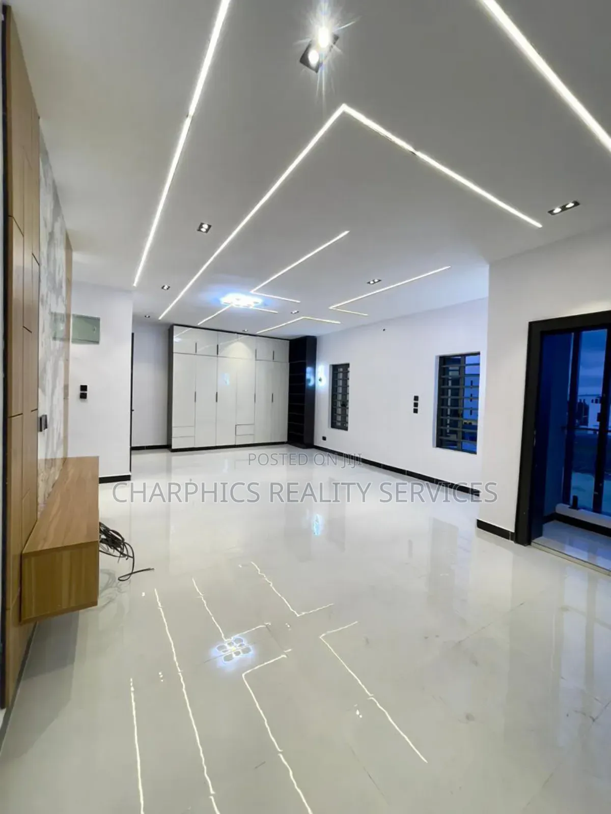 5bdrm Duplex in Ologolo for sale in Ologolo