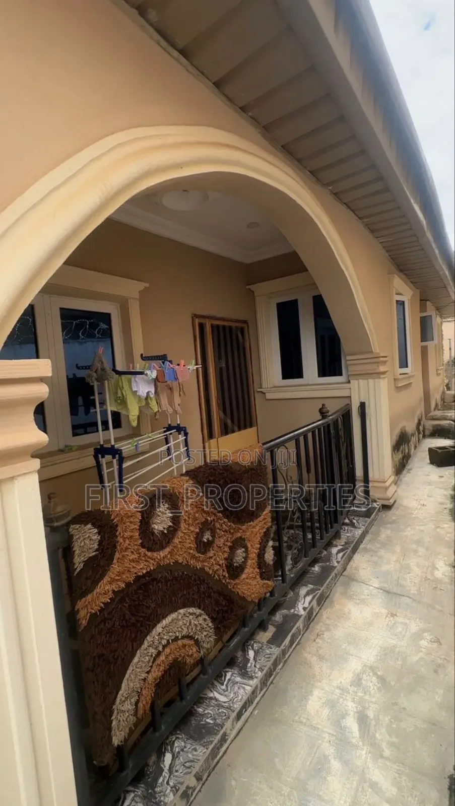 6bdrm Bungalow in Poultry Eleha Elebu, Ibadan for sale in Ibadan